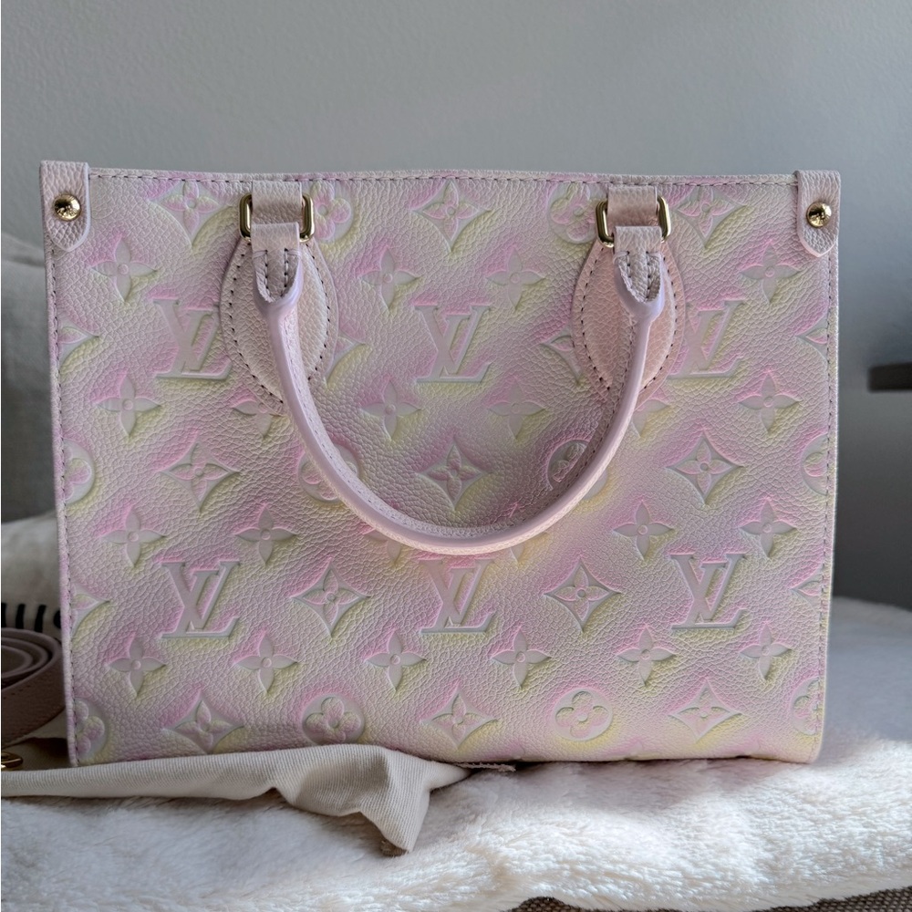 Louis Vuitton
OnTheGo Tote Stardust Monogram Empreinte Leather PM